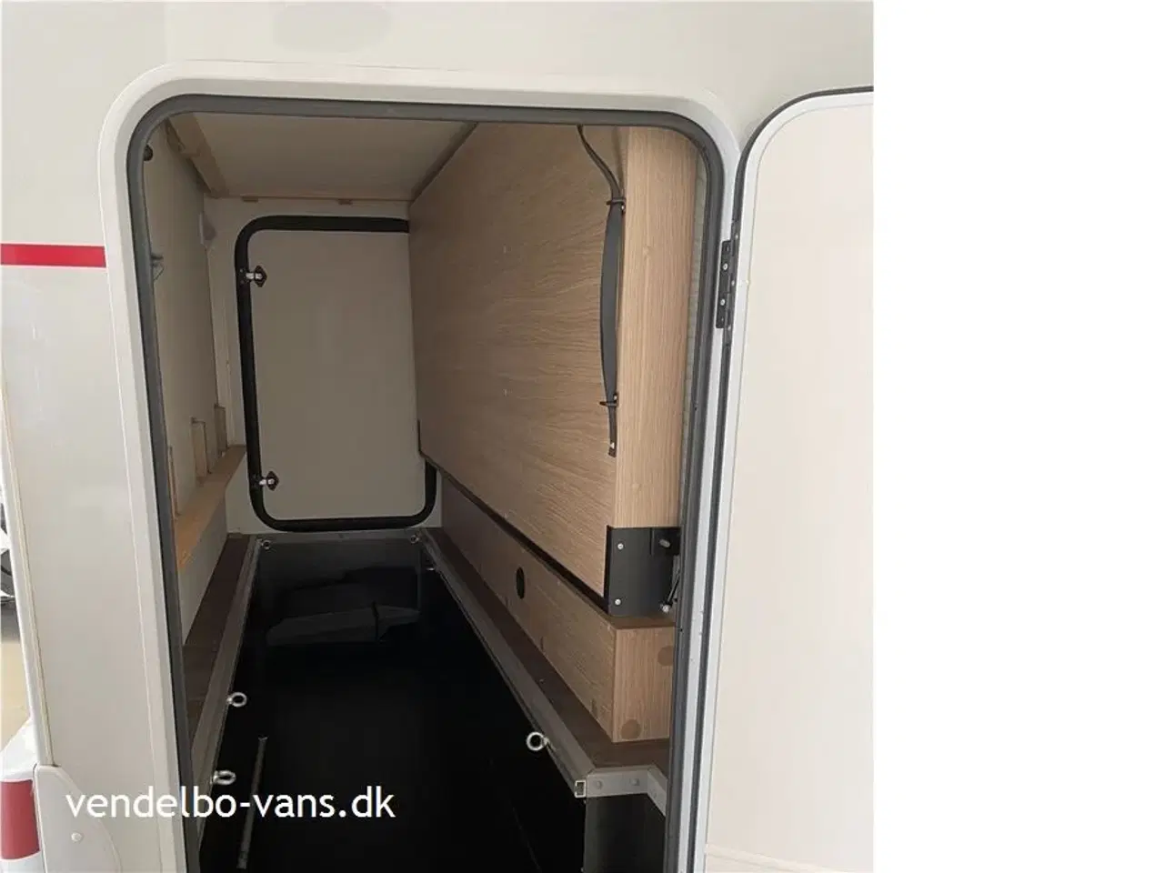 Billede 7 - 2019 - SunLight A 68   EN EJERS - Praktisk familecamper med køjer, 6 sele -og sovepladser - variabel garage