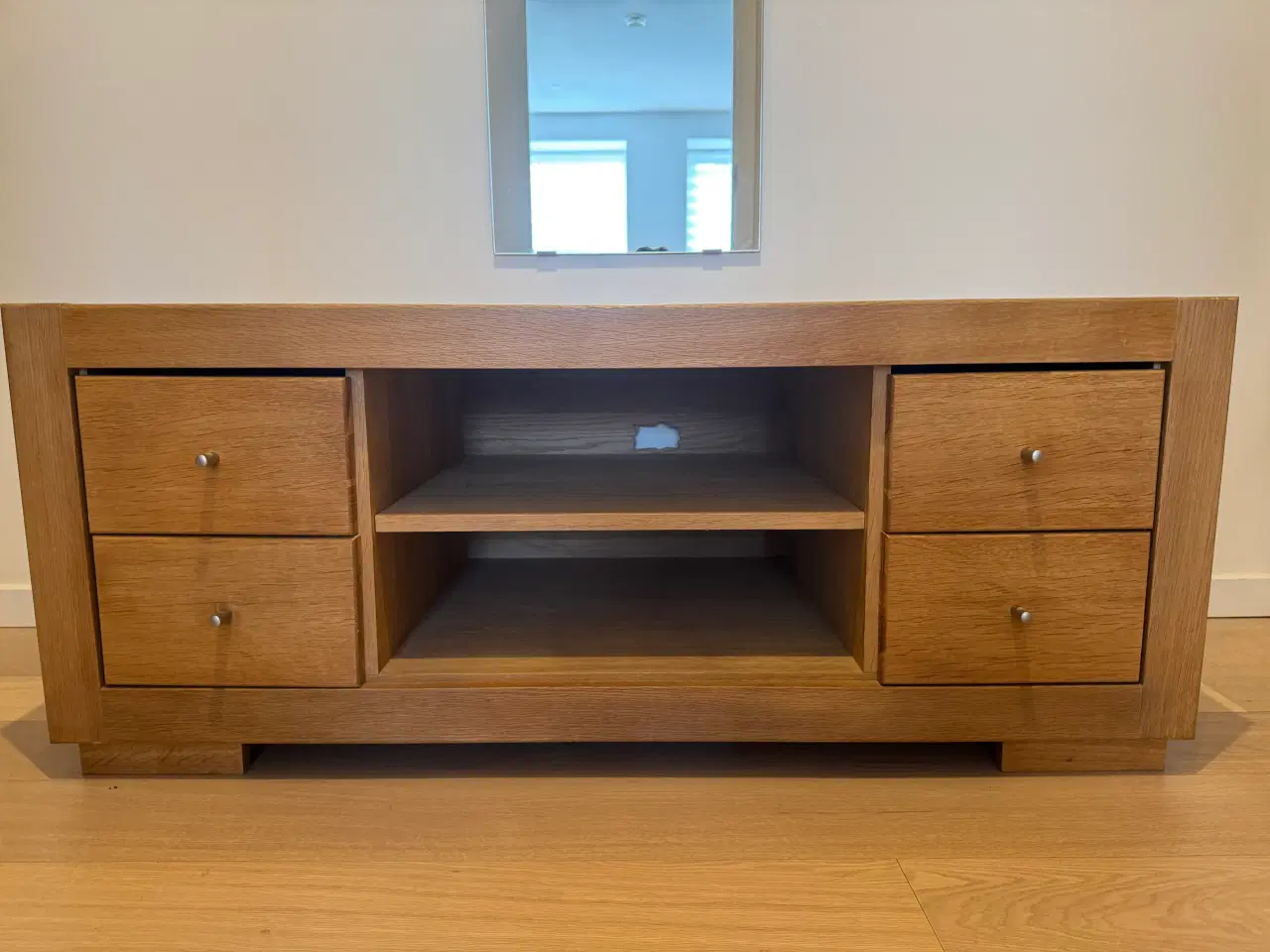 Billede 1 - Egetræ tv bord/skænk