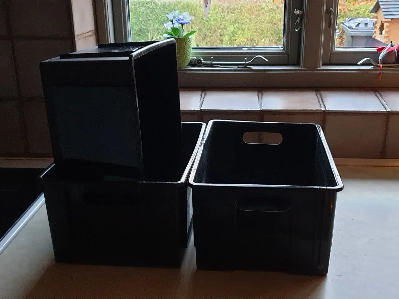 Billede 1 - Klodsekasser sorte 3stk ialt10kr