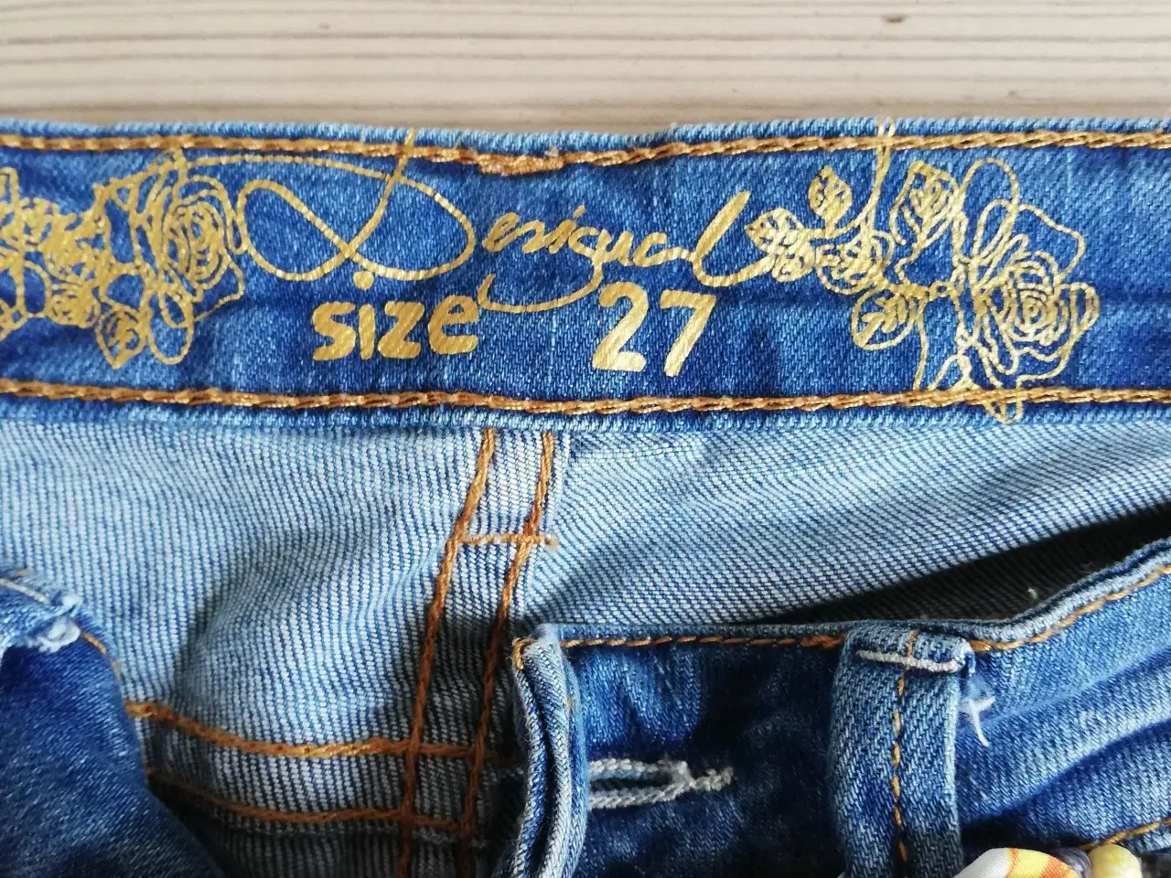 Billede 2 - Jeans med  blomster 