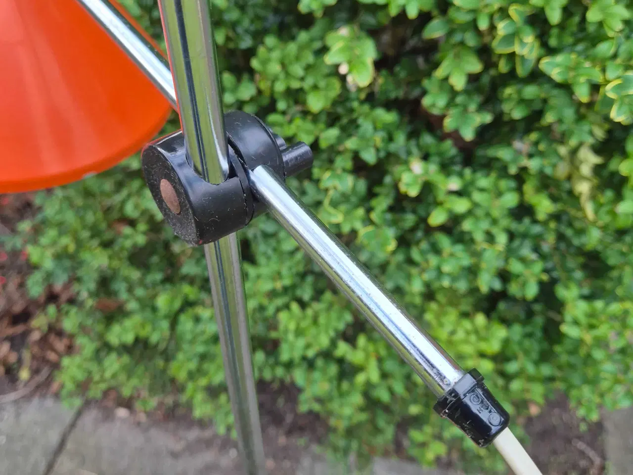 Billede 10 - Orange gulvlampe med skærm som på en arkitektlampe