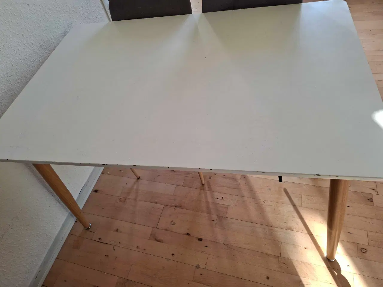 Billede 10 - Flot Spisebord med 5 Stole