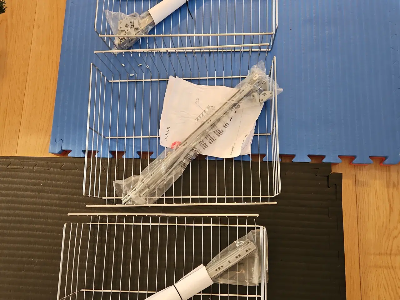 Billede 1 - Tvillum trådkurve til skab