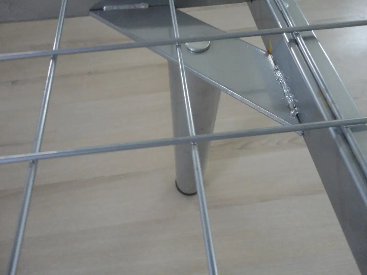 Billede 4 - 1 stk. dobbelt seng står rigtig flot i stellet 