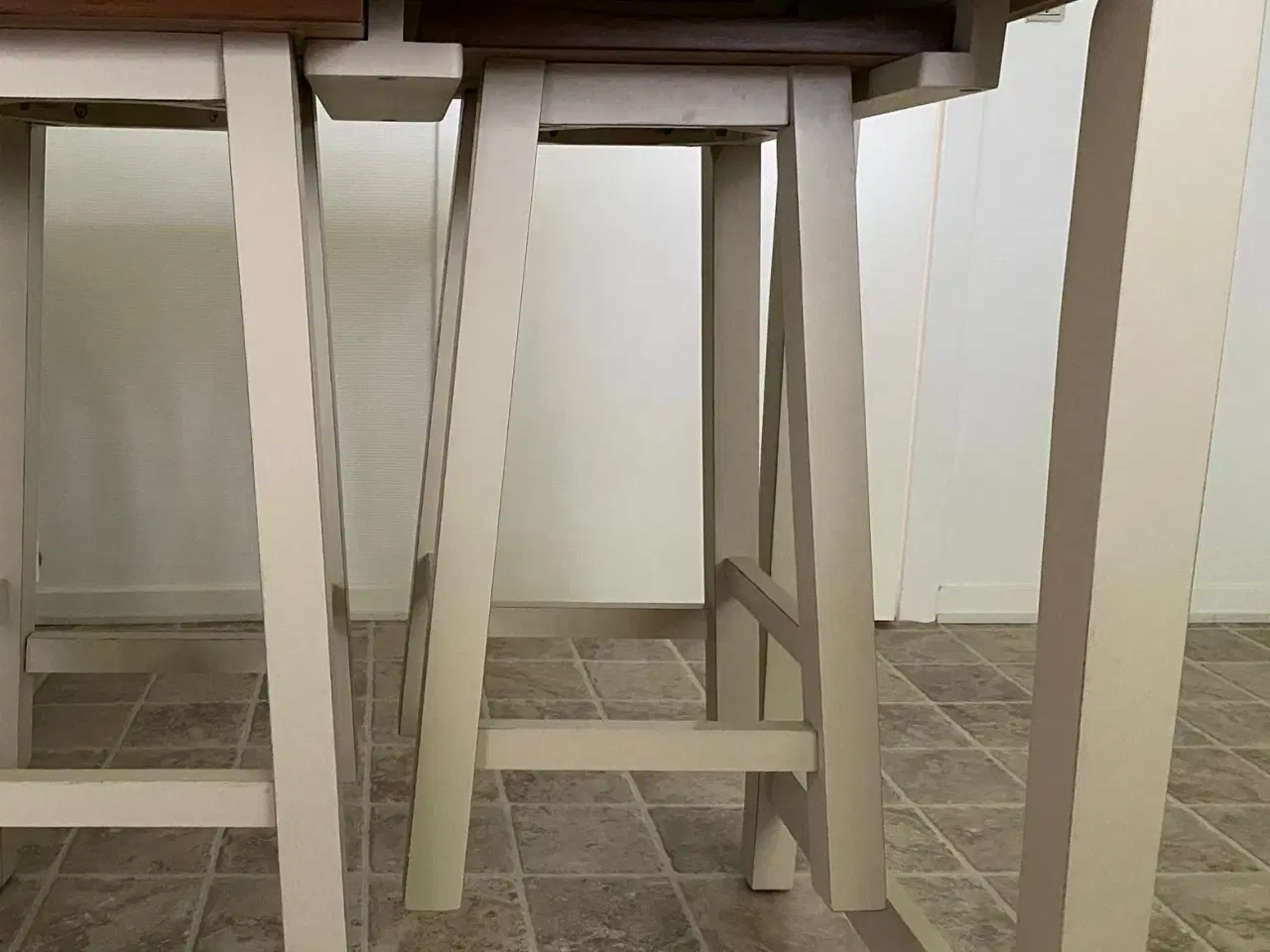 Billede 7 - Breakfast Bar with 2 Stools