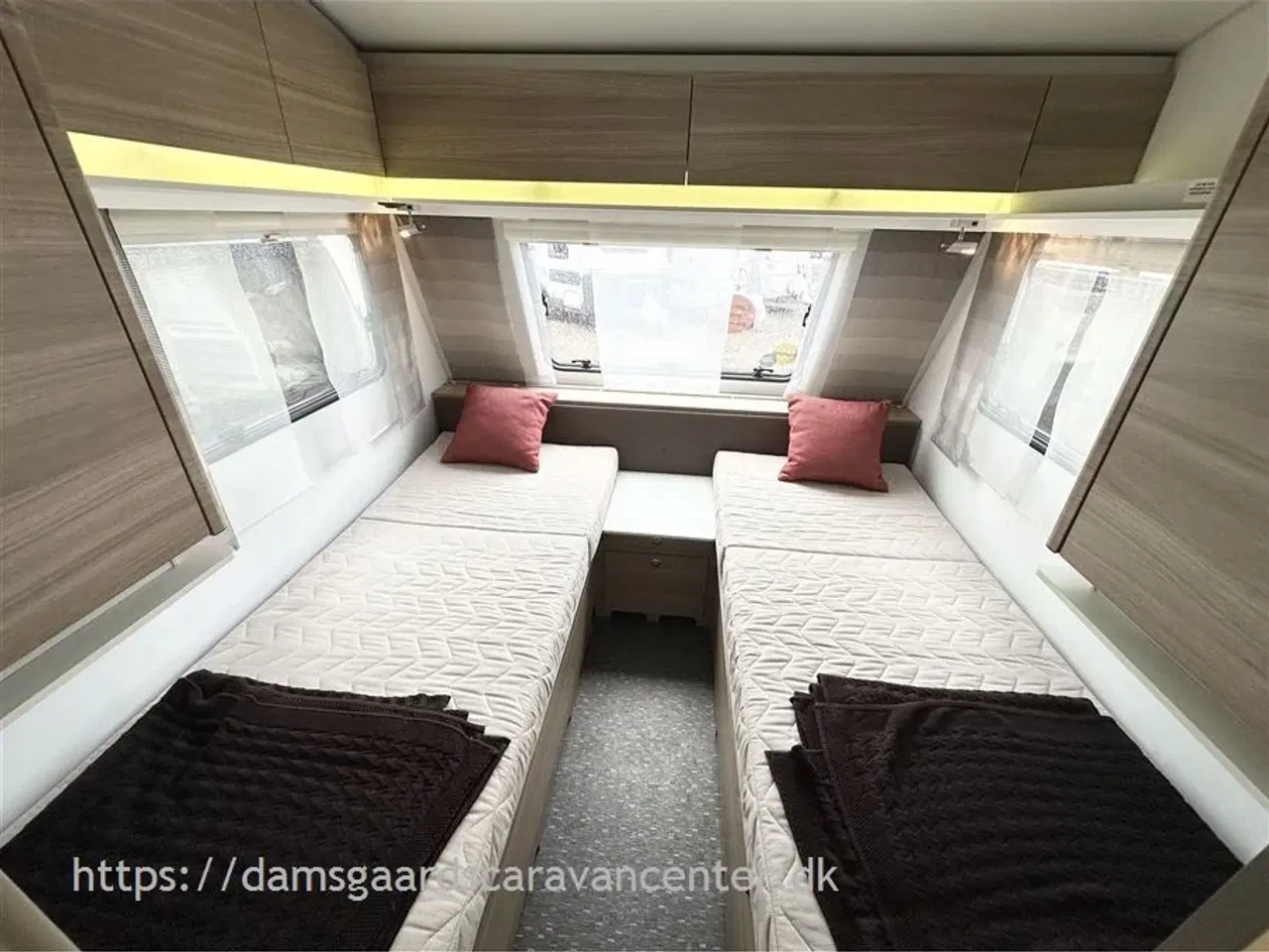 Billede 14 - 2016 - Adria Altea 492 LU   Enkeltsenge - Mover - Aircondition - Fortelt
