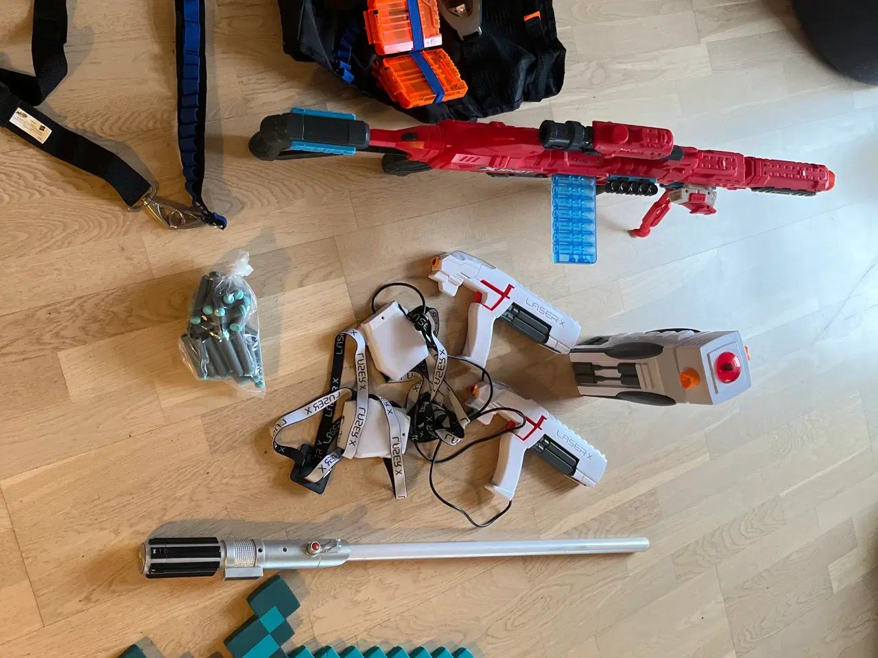 Billede 1 - Pistoler og lazerspil