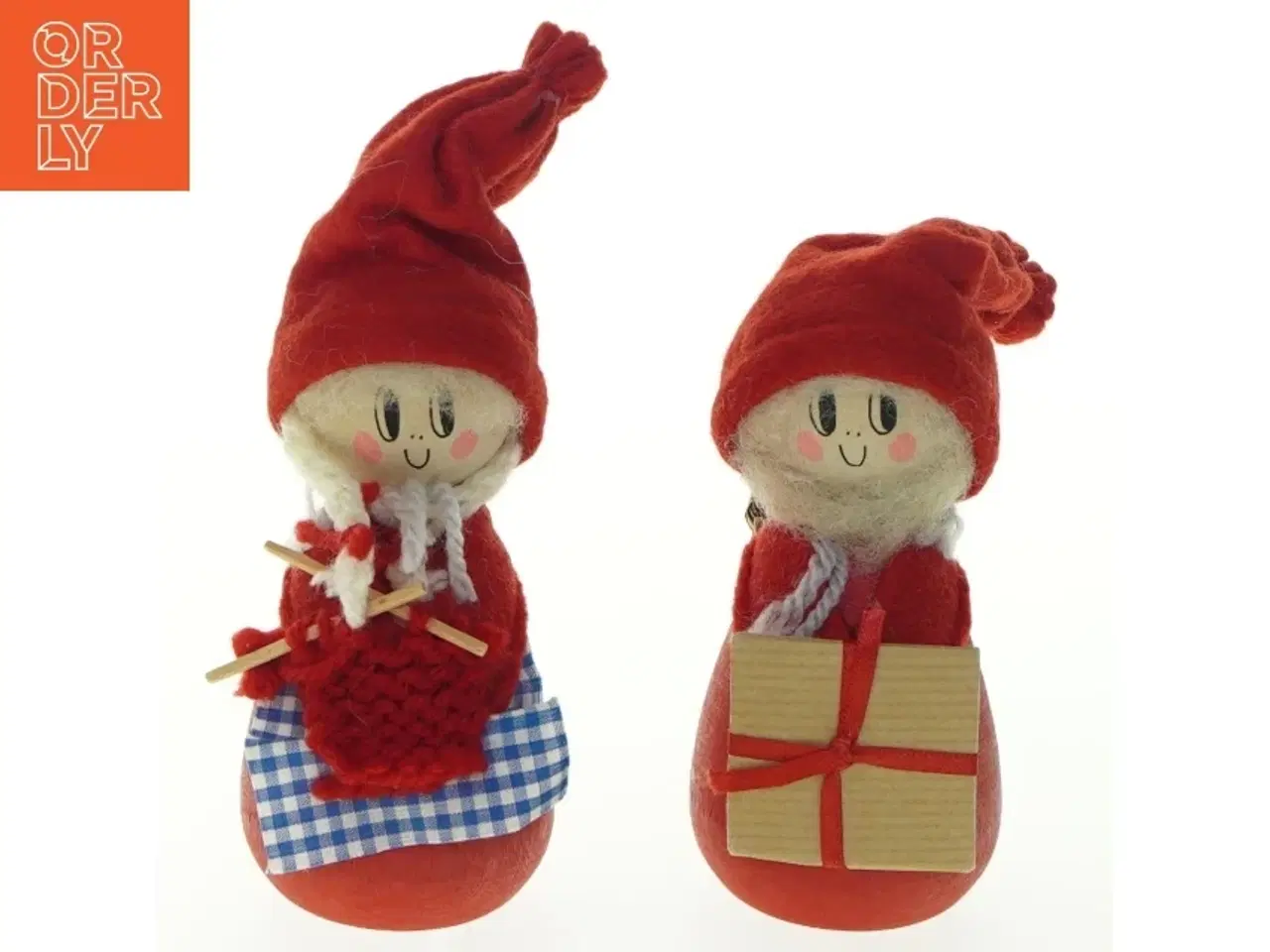 Billede 1 - Nissefigur med træfod og filt tøj (str. H. 16 cm)