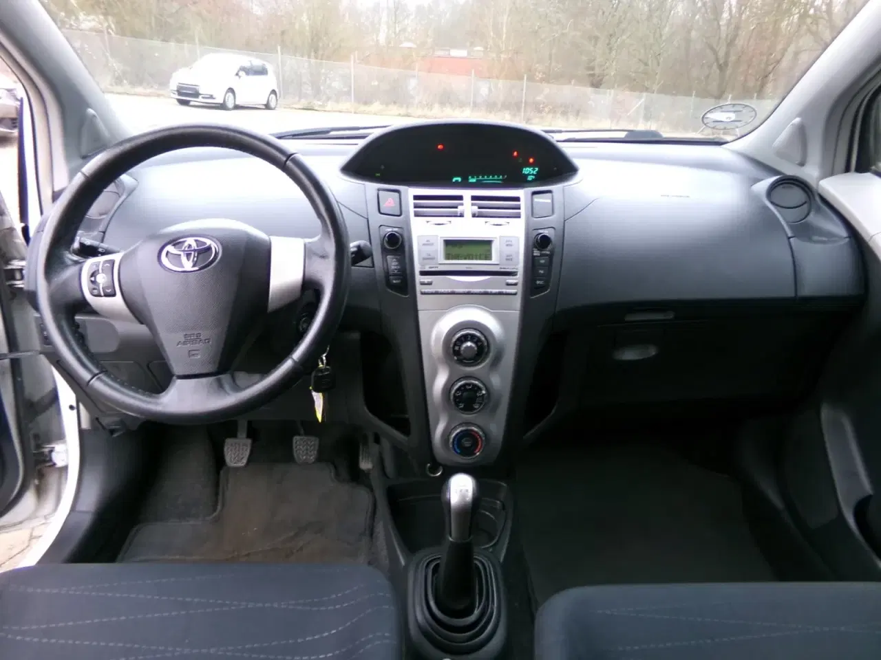 Billede 10 - Toyota Yaris 1,3 Luna