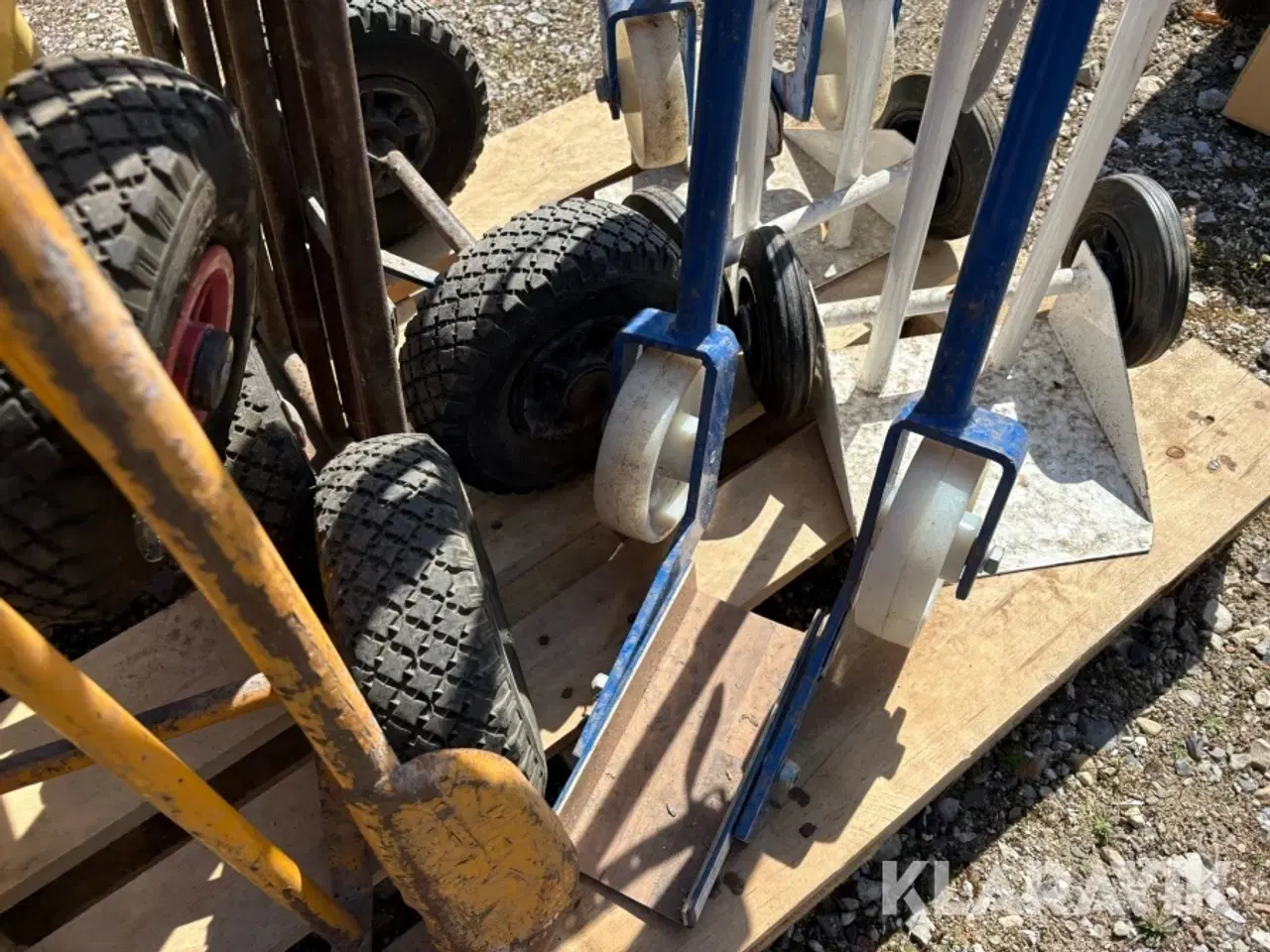 Billede 11 - parti sækkevogne og transportvogne