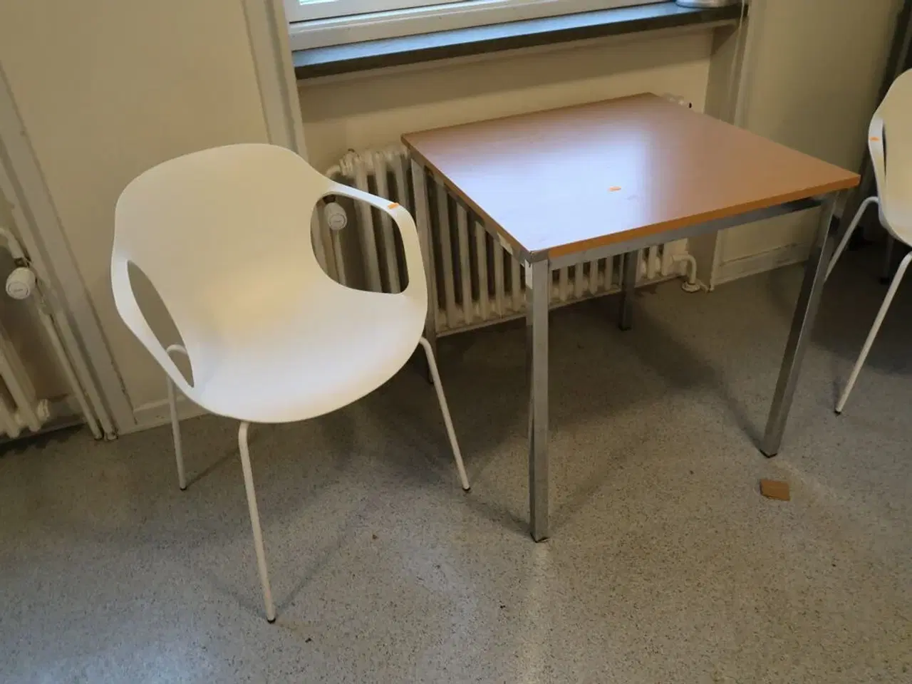 Billede 2 - 2 stk. stole FRITZ HANSEN samt bord