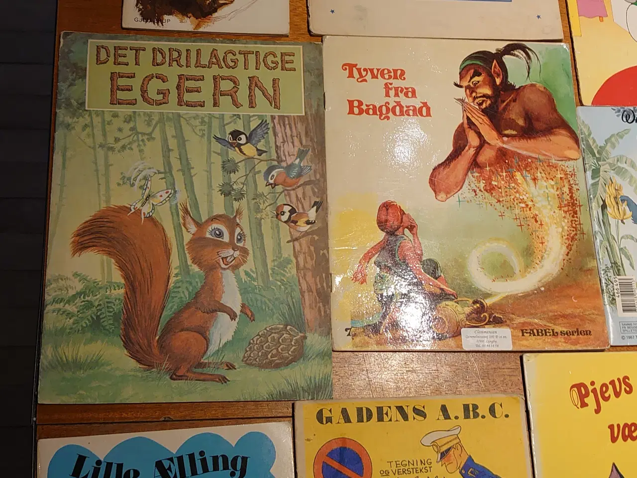 Billede 3 - 47 stk børnehæfter. 14 stk er Ællebælle hæfter.