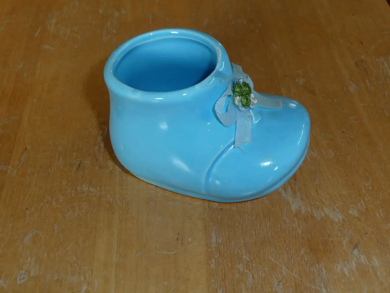 Billede 3 - en lyseblå sko i porcelæn