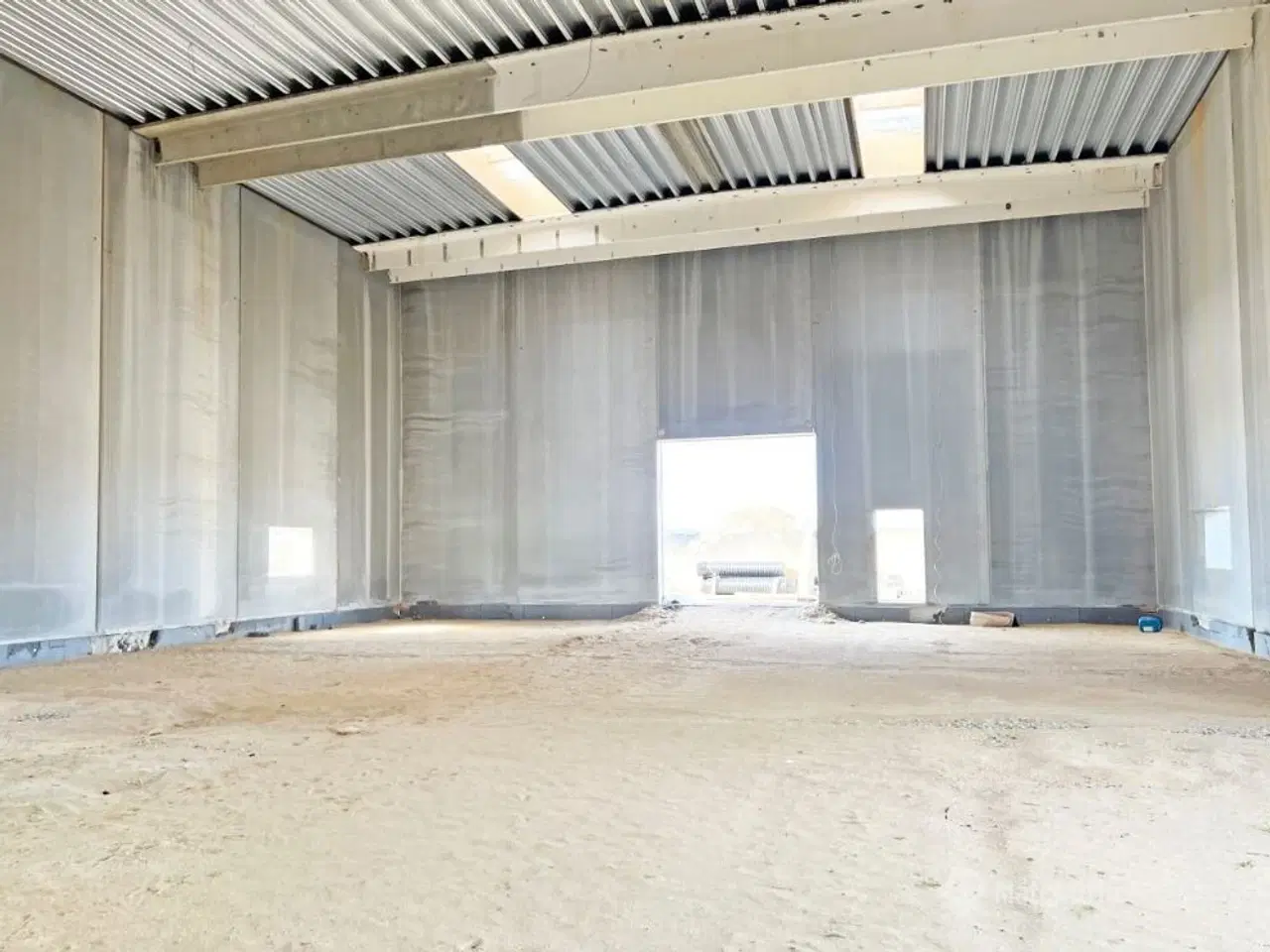 Billede 5 - Højloftet lager med udsigt til motorvejen - i alt ca. 1.460 kvm