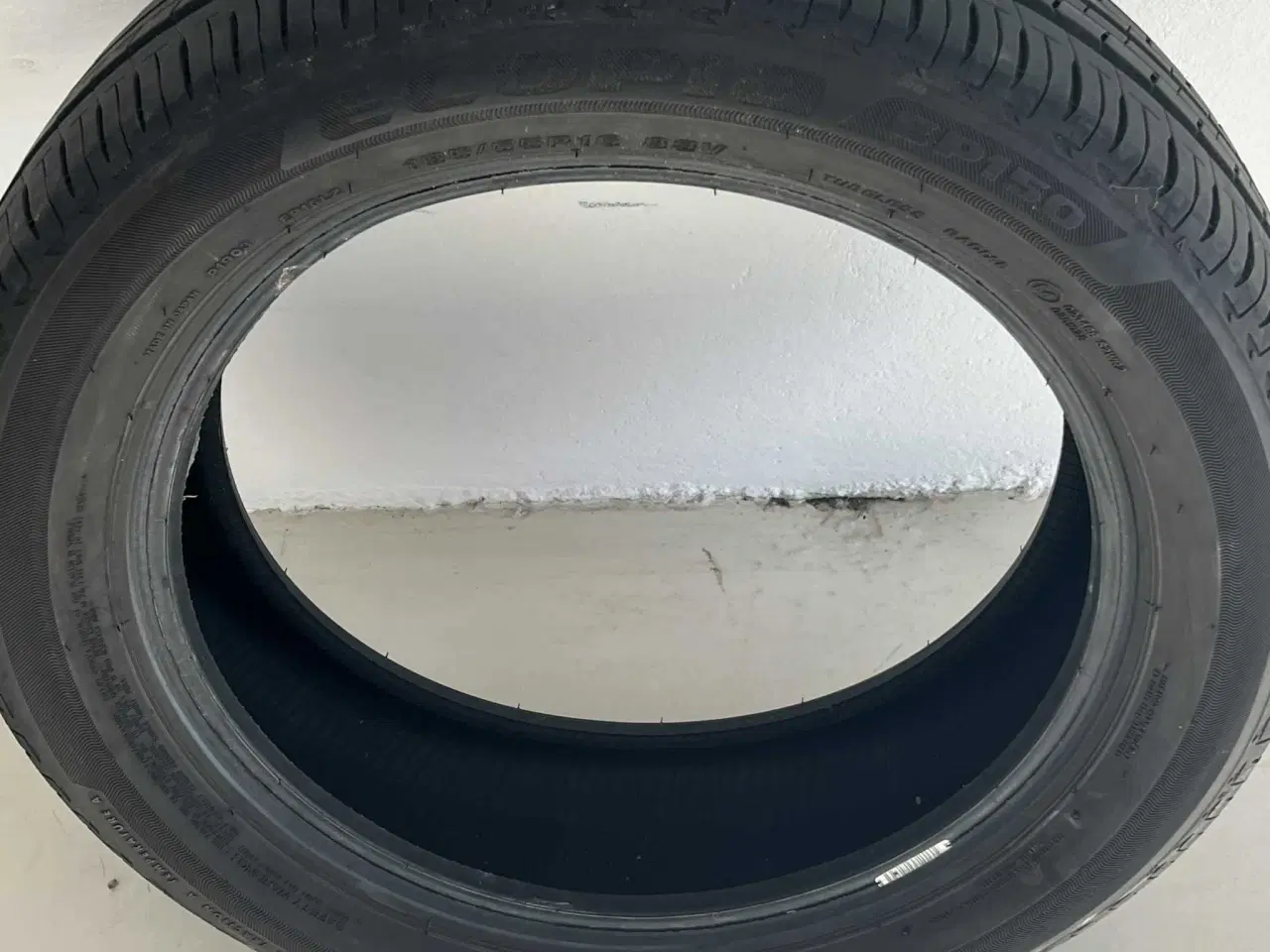 Billede 1 - Næsten nye dæk