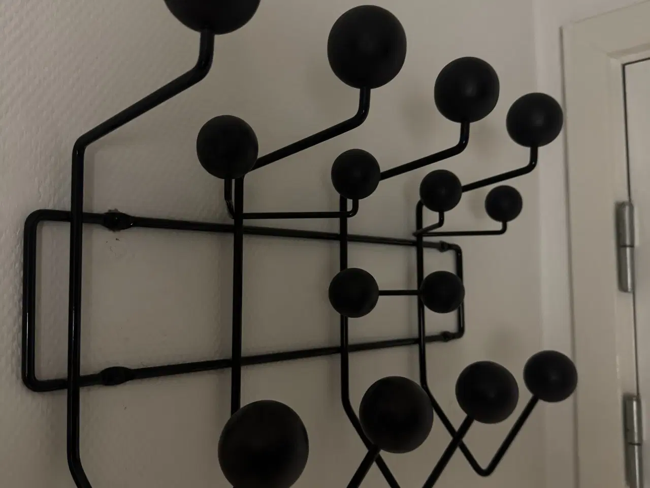 Billede 1 - Charles Eames knagerække i sort 