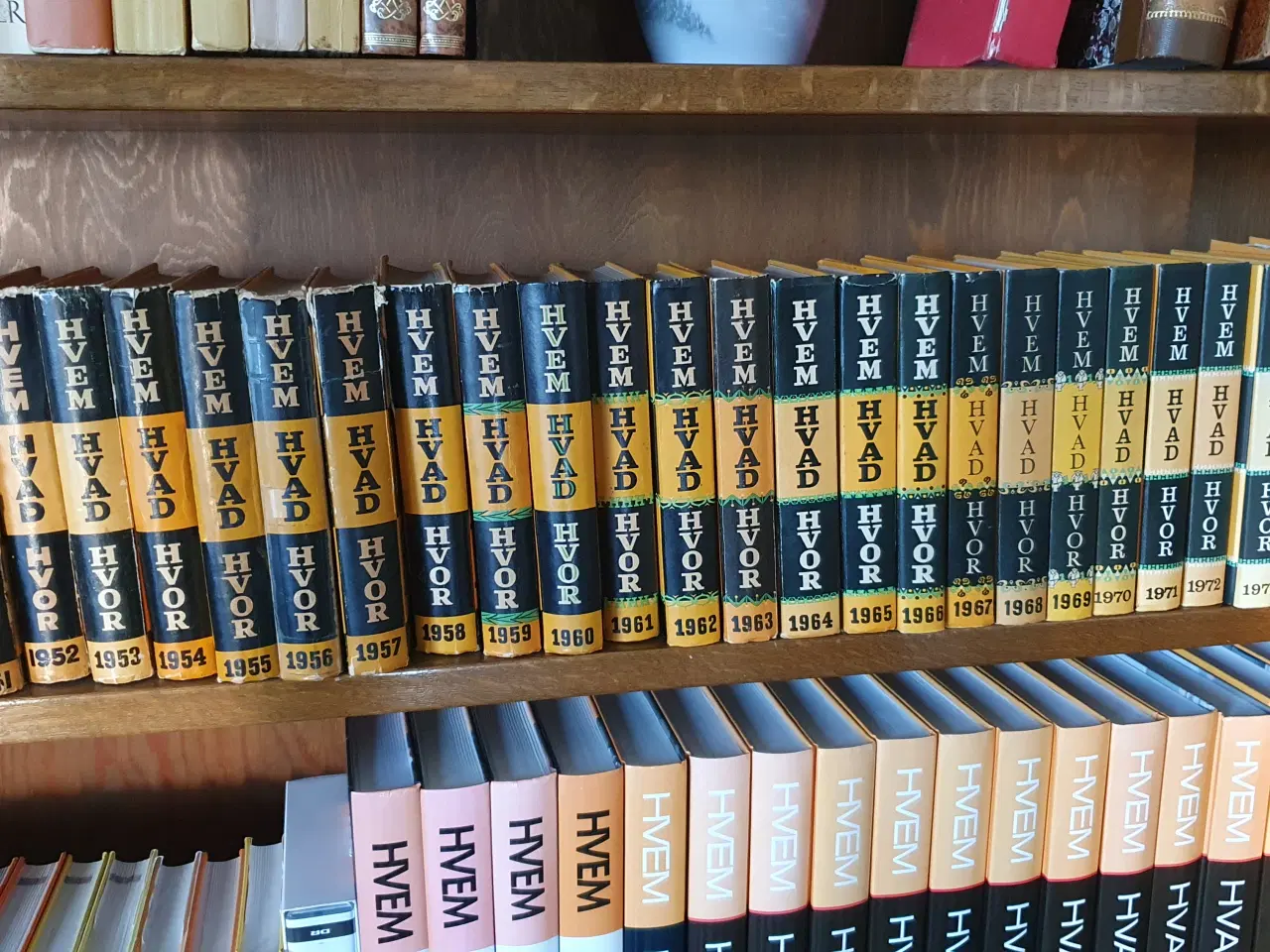 Billede 2 - Politikens årbog: Hvem Hvad Hvor 1944-1996