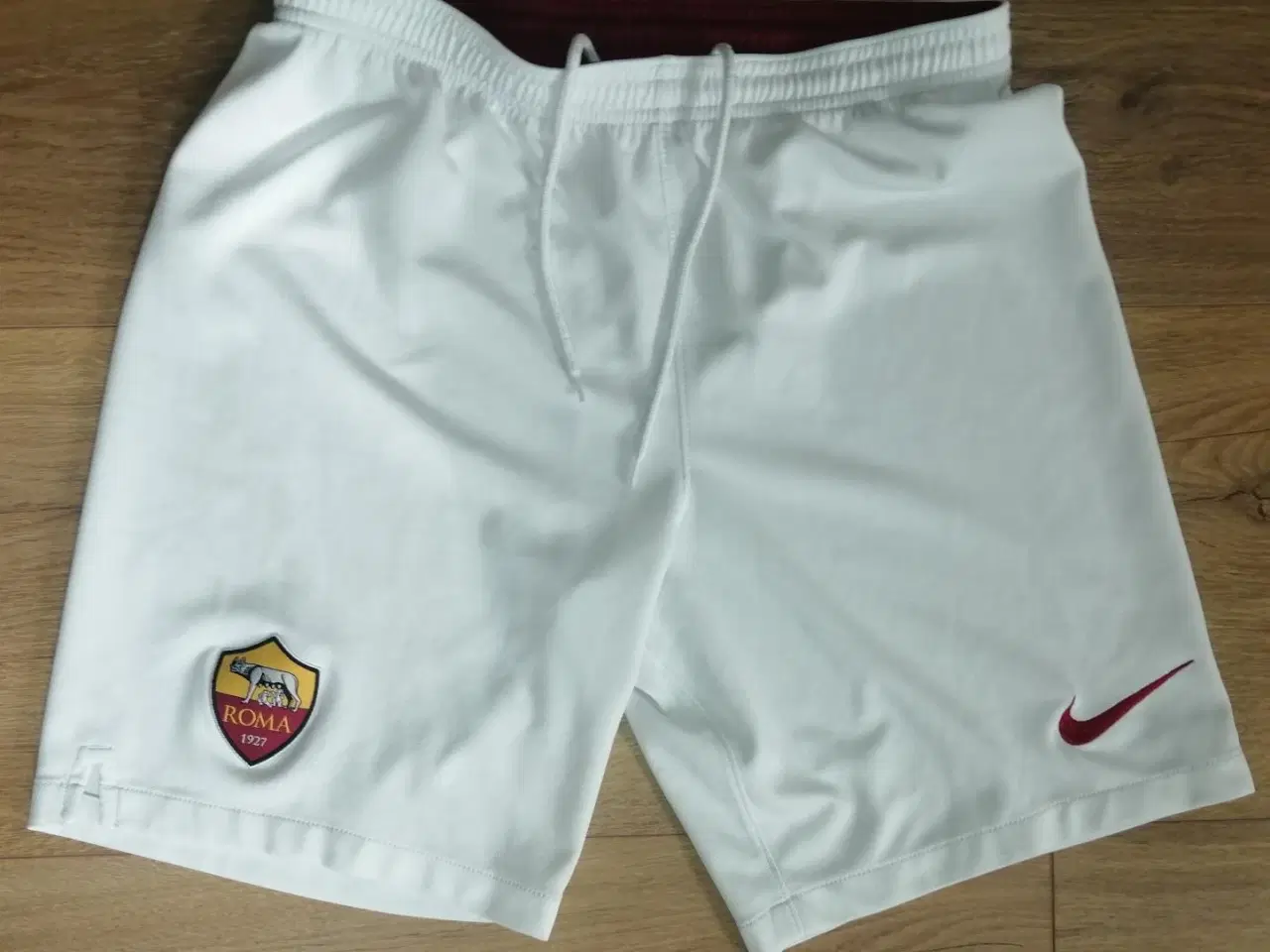 Billede 1 - A.S. ROMA SHORTS, STR. S, I FLOT STAND