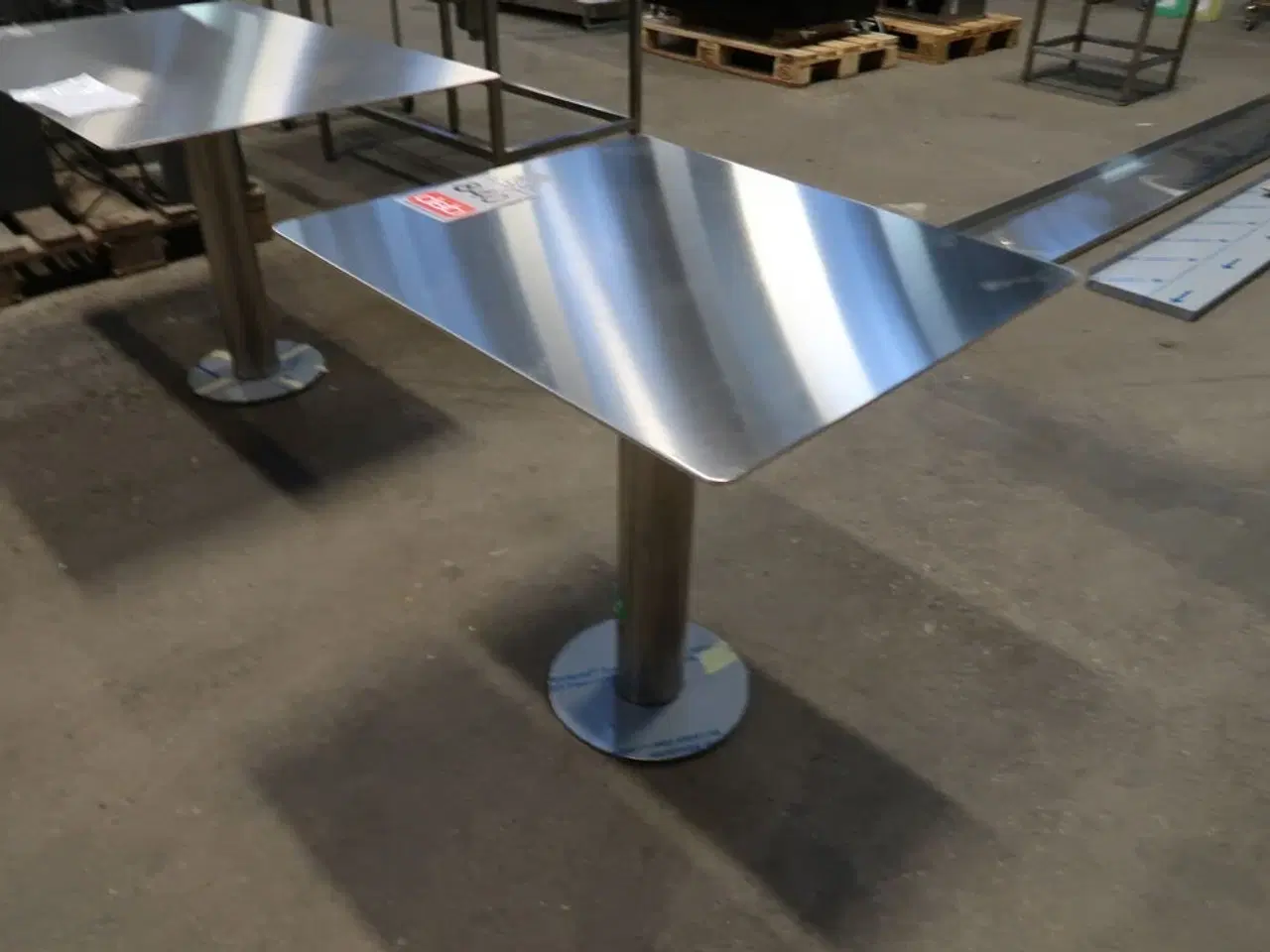 Billede 2 - Demo bordplade inkl bordben 2 pers. 700 x  700 x 700 mm