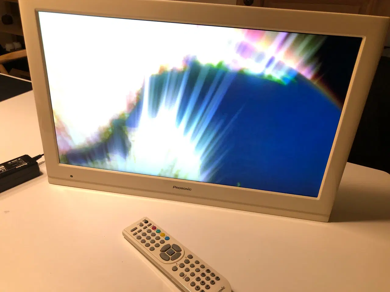 Billede 1 - 22" LCD TV indbygget DVD afspiller og vægbeslag