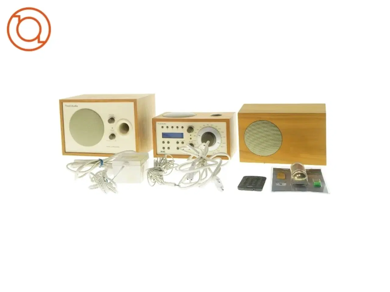 Billede 1 - Stereoanlæg, Model One BT Beige Classic Walnut med DAB radio og højtaler og bas (str. 22x14x12 Og 22x14x12 Og 25x17x17 cm)