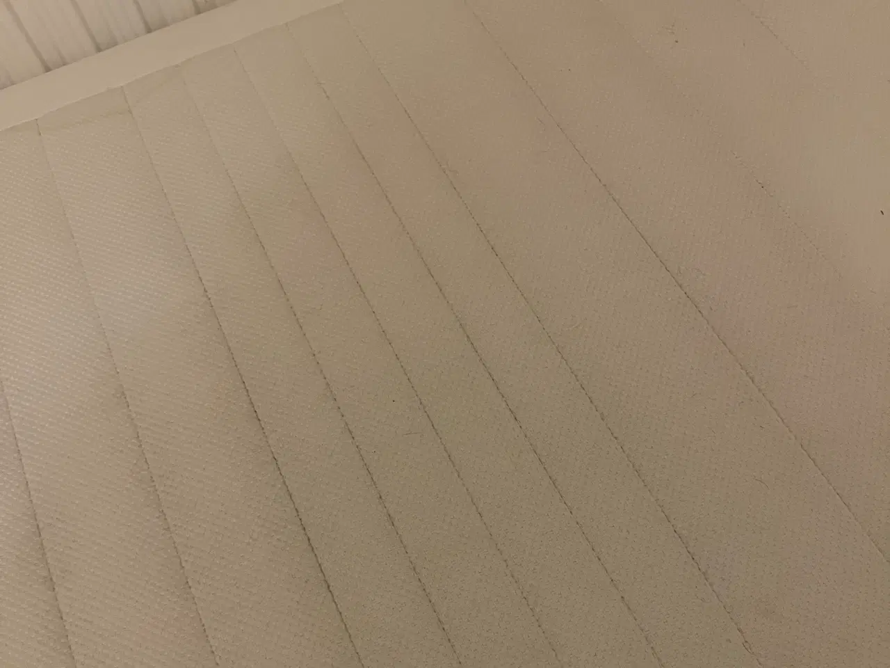 Billede 5 - Seng med ben