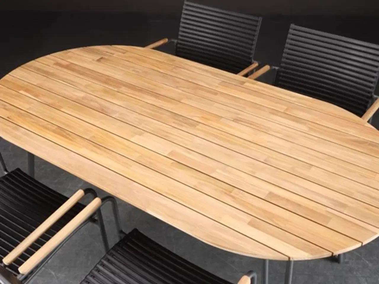 Billede 2 - Havebord samt fire havestole