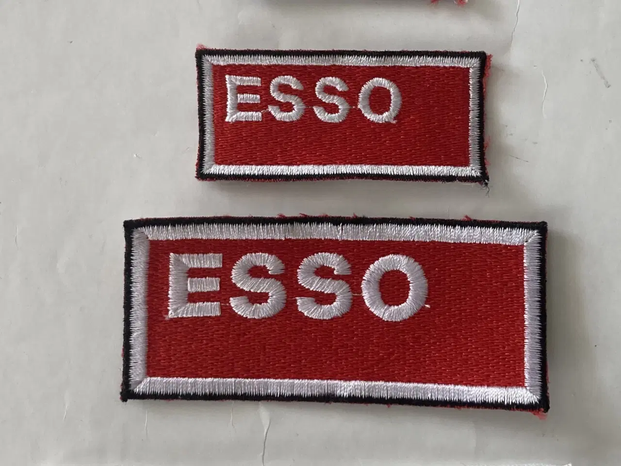 Billede 1 - Uniform / Kasket mærker 4 stk. fra ESSO.