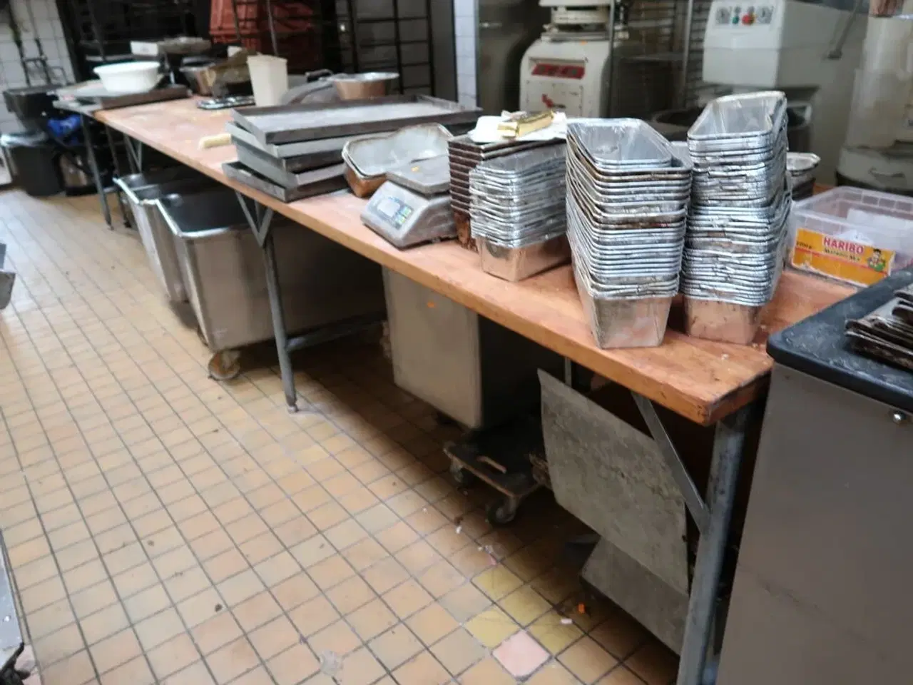 Billede 1 - Bagerbord uden indhold