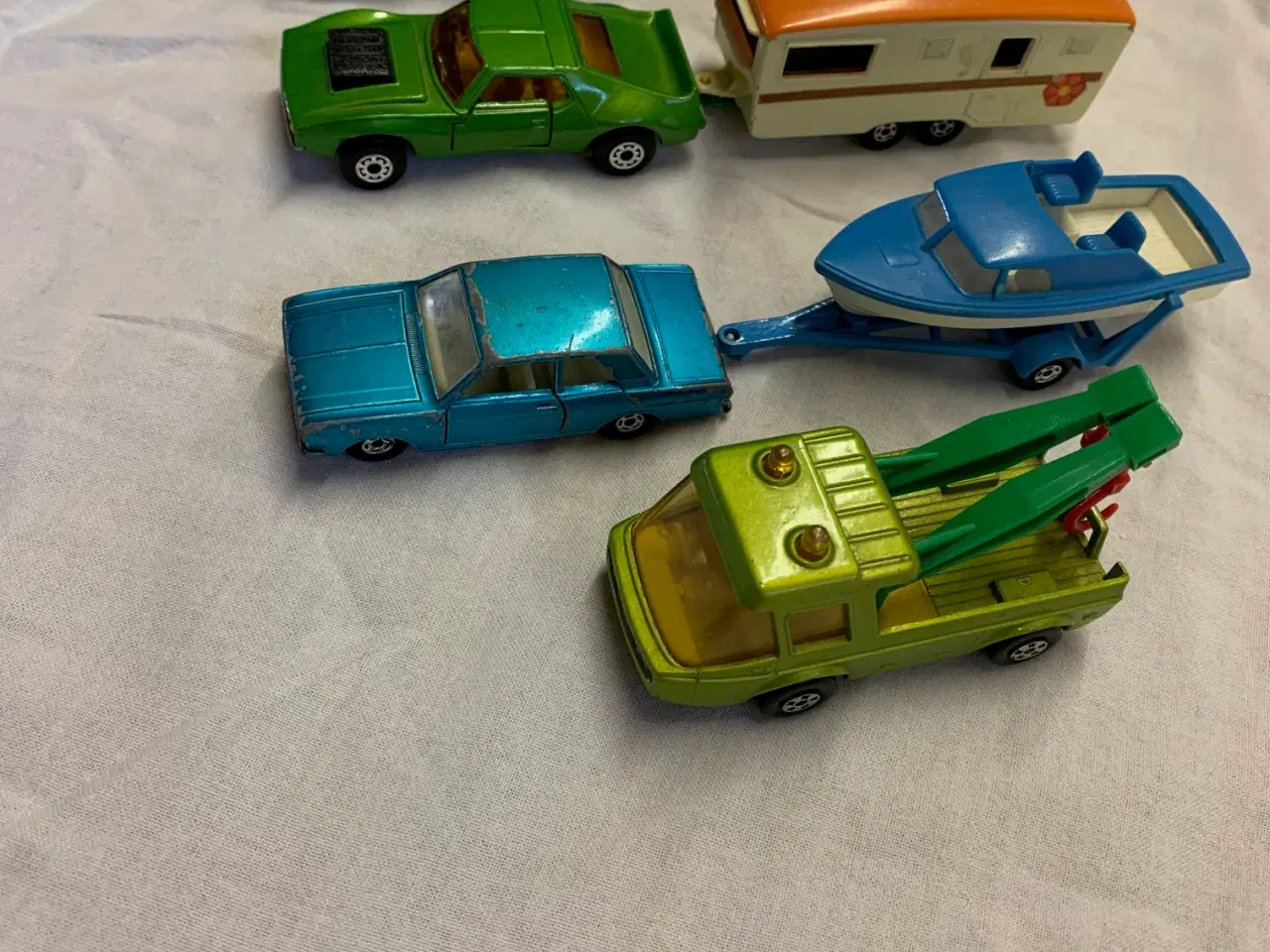 Billede 2 - Matchbox bil med campingvogn