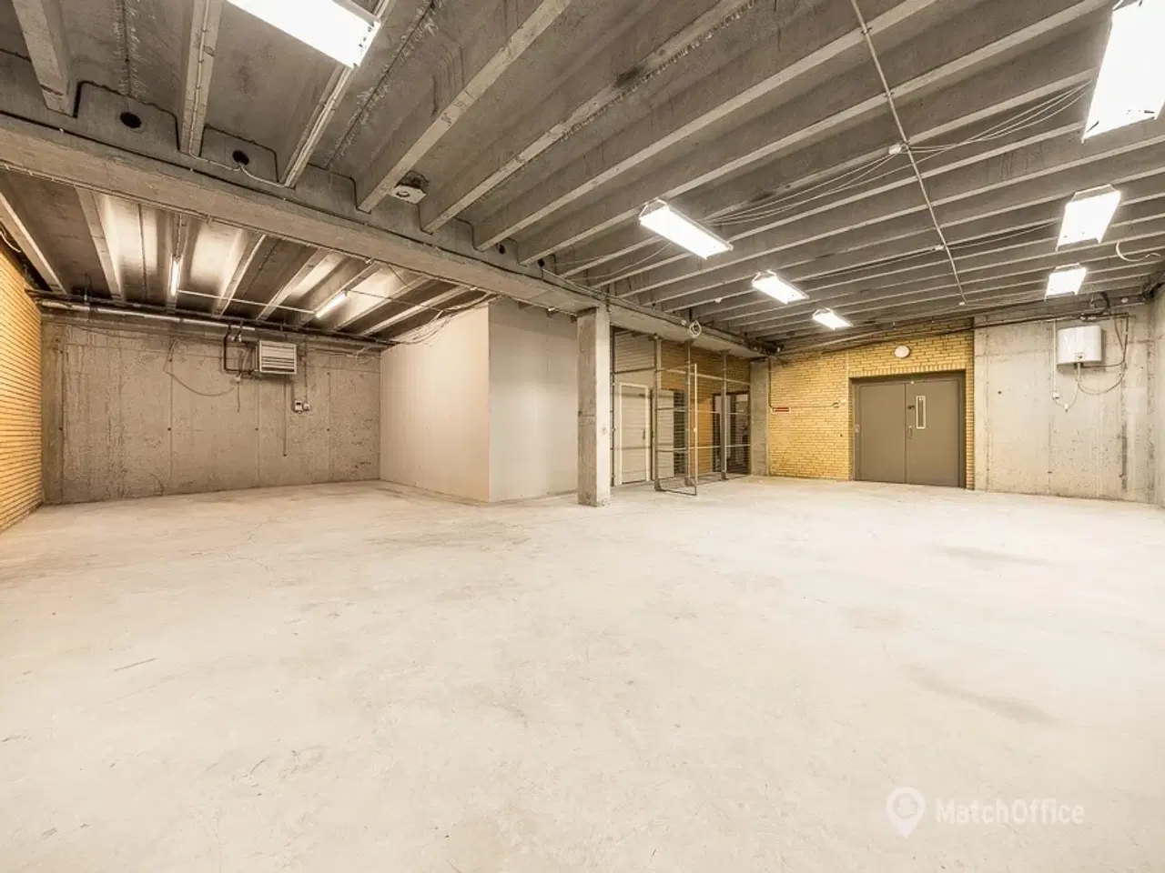 Billede 8 - Kontor med lys fra alle sider på 1. sal