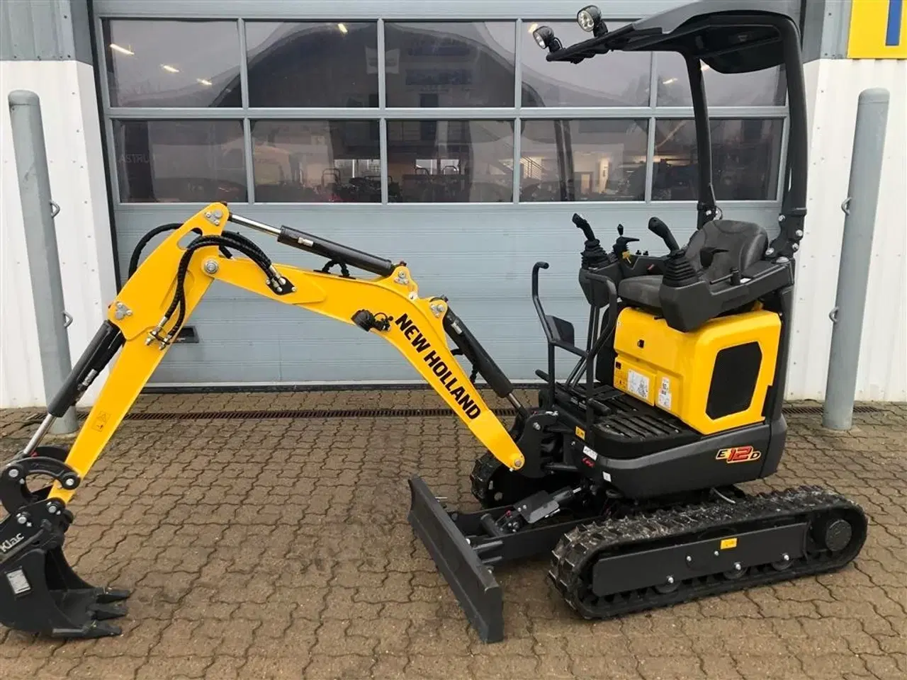 Billede 1 - New Holland E12D new holland nye minigraver på vej hjem