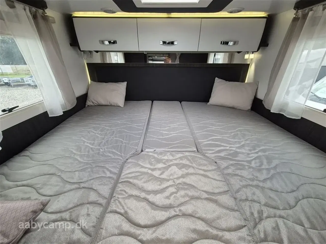 Billede 20 - 2022 - Benimar Mileo 261 NK   Automatgear. NK. pakke. varme på spildevands tanken. plisse i førehuset. solceller. lithium batterier. maxfann. clesana toilet. kompressor køleskab.