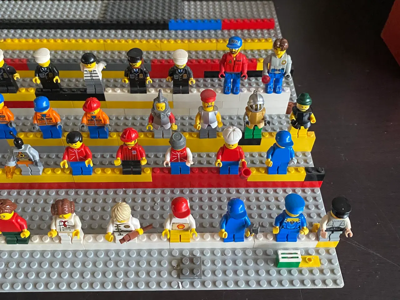 Billede 2 - Lego figurer 37 stk sælges. 