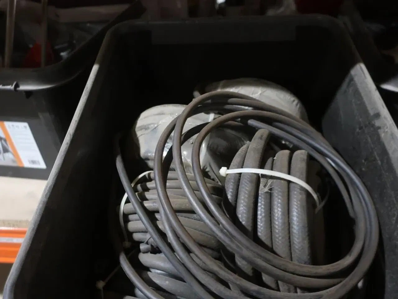 Billede 5 - Lagerreol med div. Værktøj og varelager