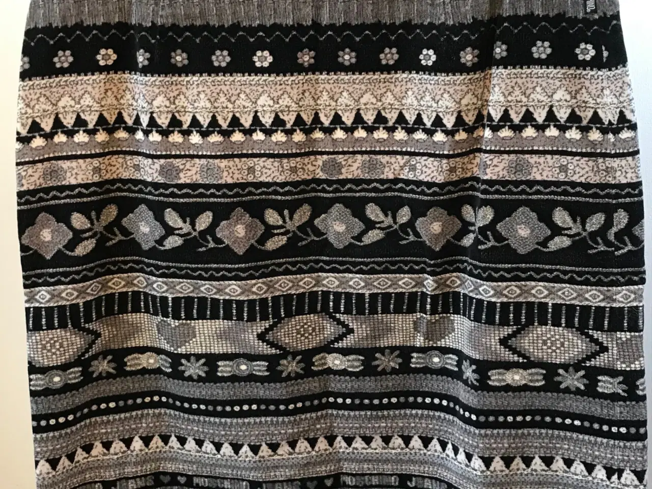 Billede 4 - Moschino, superflot nederdel, str 42