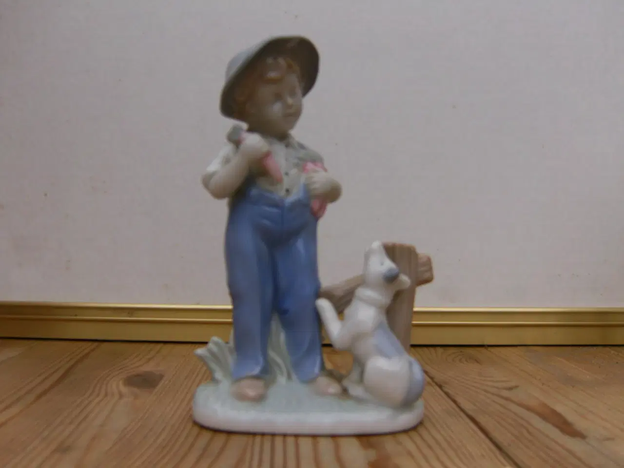 Billede 1 - Porcelæns figur dreng m. gulerod 