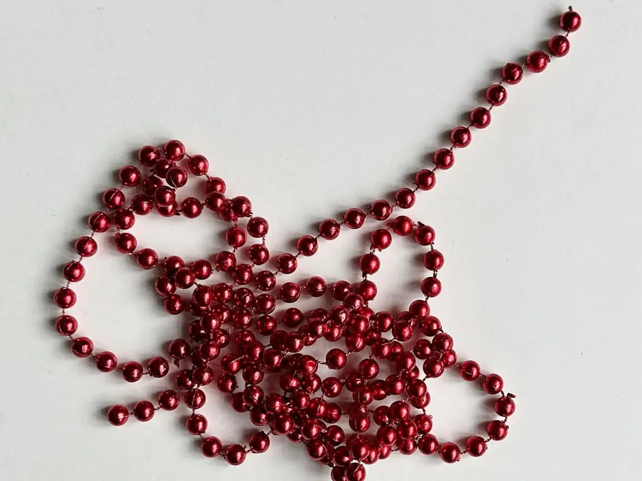 Billede 1 - Kuglekæde, rød, 180 cm