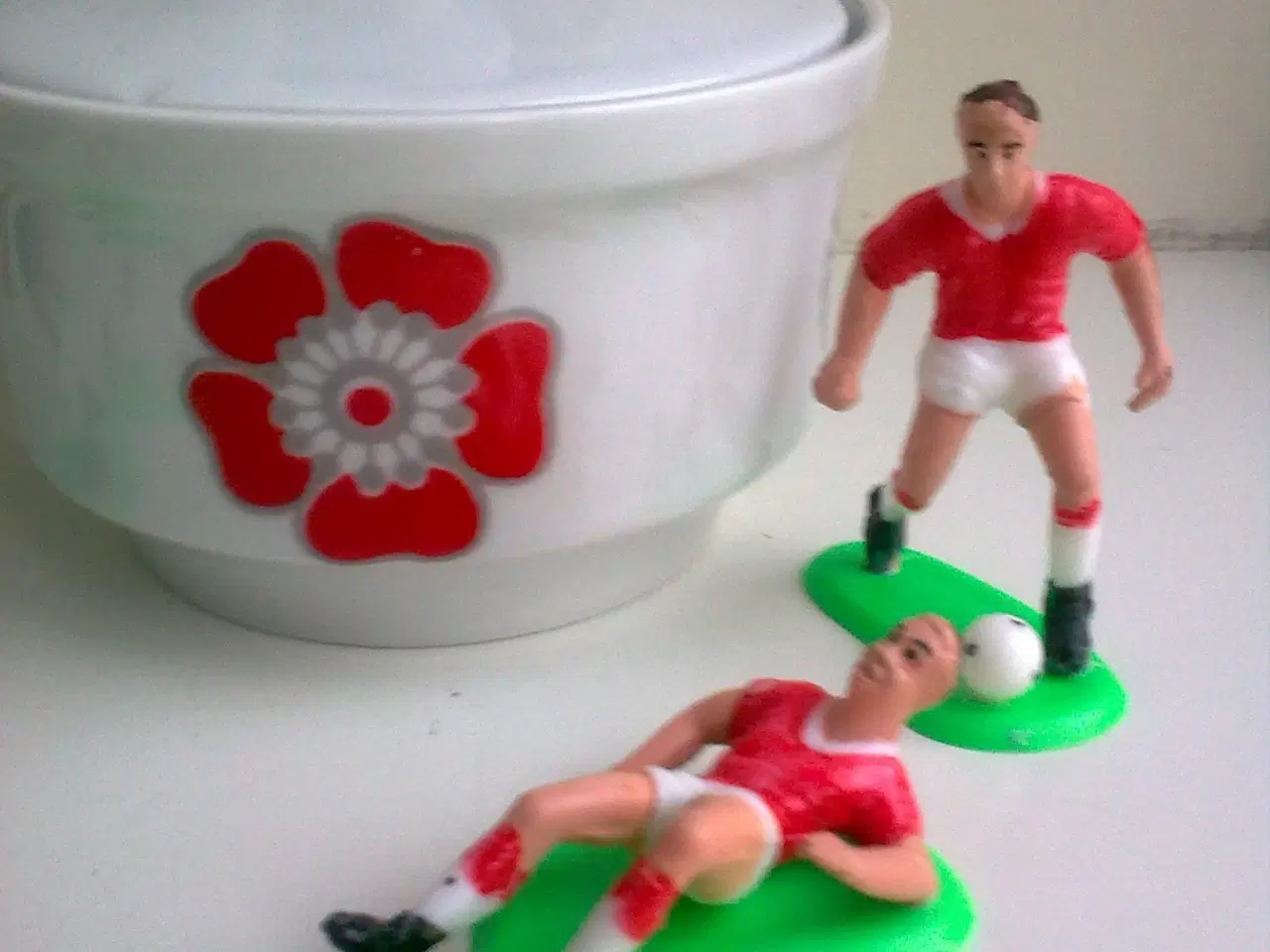 Billede 5 - Dansk metal kuffert Cirkus Summarum & fodbold kage