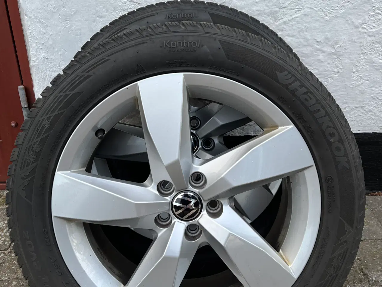 Billede 3 - VW T-Cross Chesterfield alufælge med vinterdæk