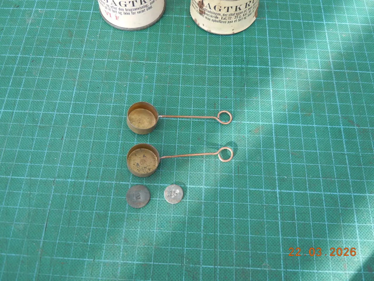 Billede 5 - Hærens Krudtværk, sæt krudtmål og vægtlodder.