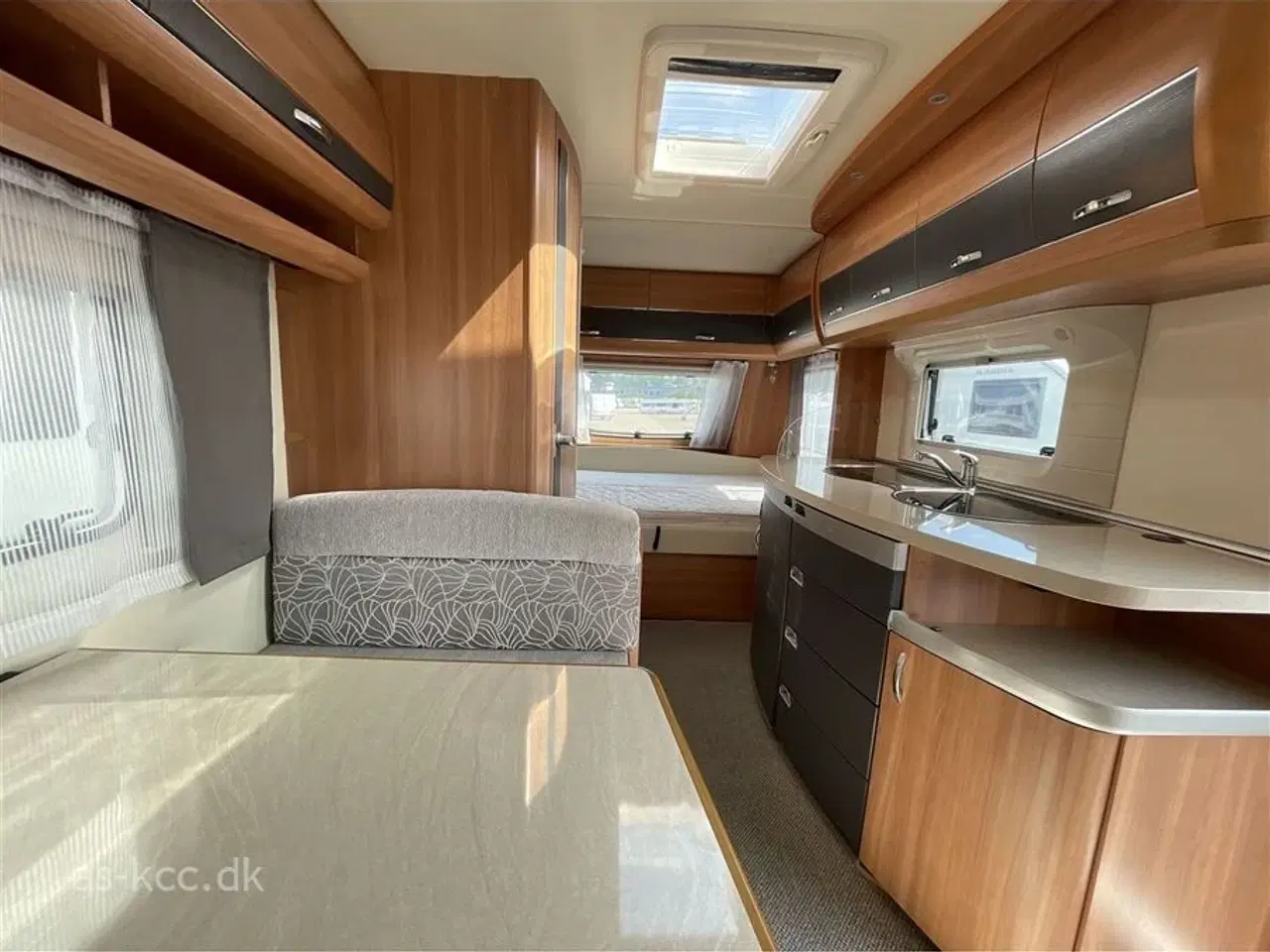 Billede 9 - 2013 - Hobby De Luxe 440 SF   Hobby de Luxe 440 SF årgang 2013. 4 sovepladser, 5 siddepladser, Mover, gulvvarme, tæppe i vognen, Isabella Capri 2,5 m fortelt