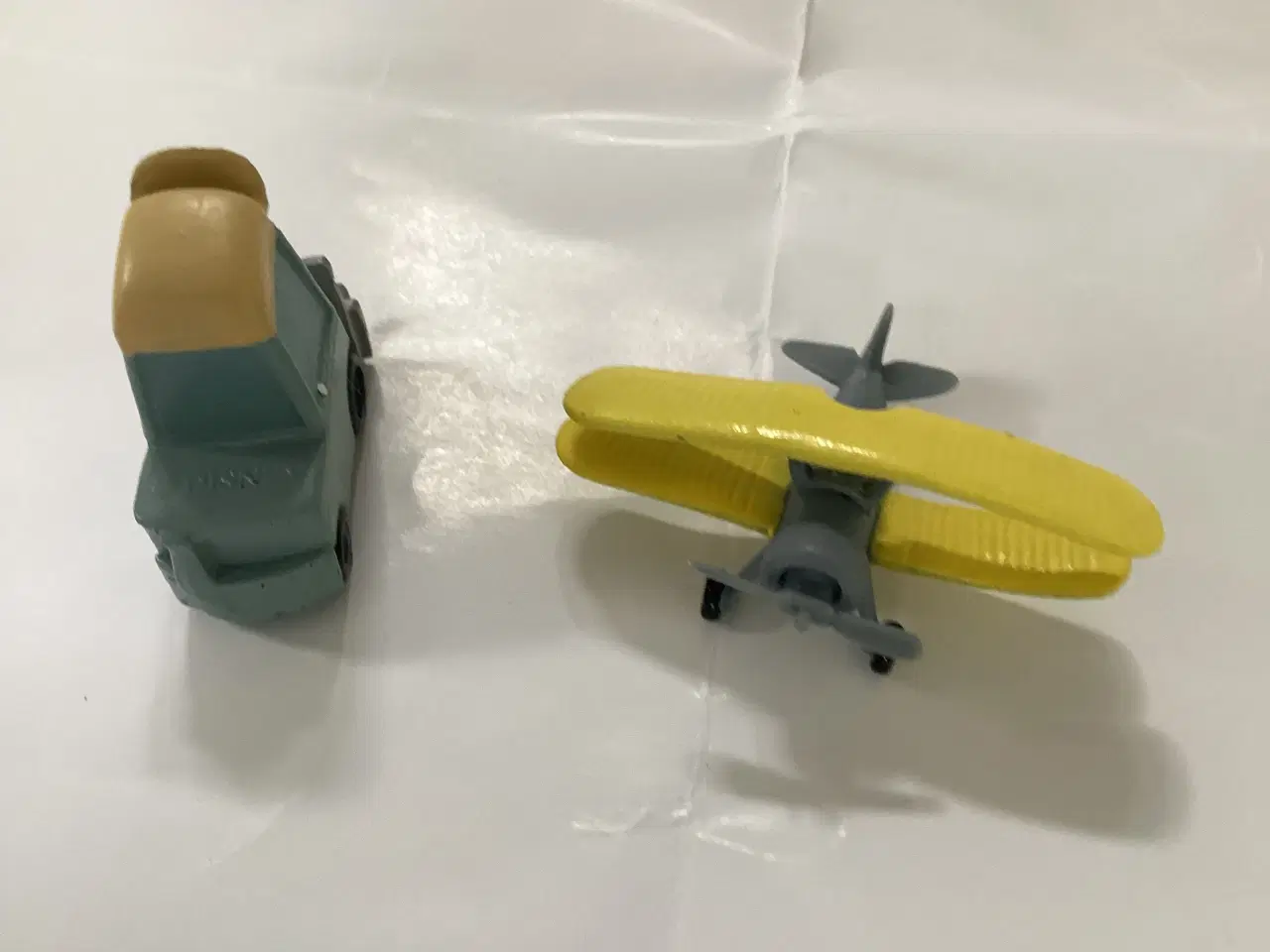 Billede 12 - Disney bog “Flyvemaskiner” med legeplade og flyver