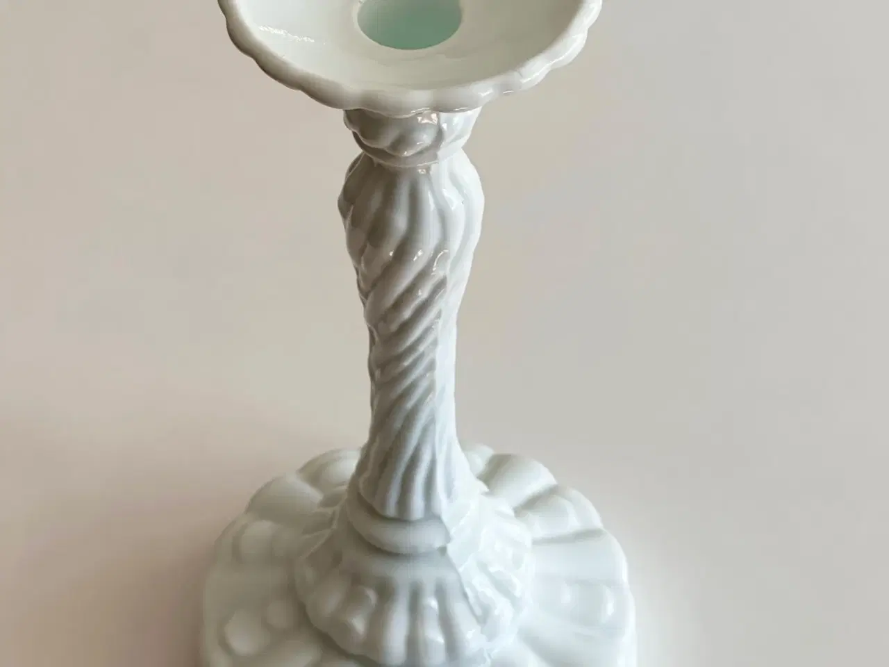 Billede 3 - Lysestage, opalineglas