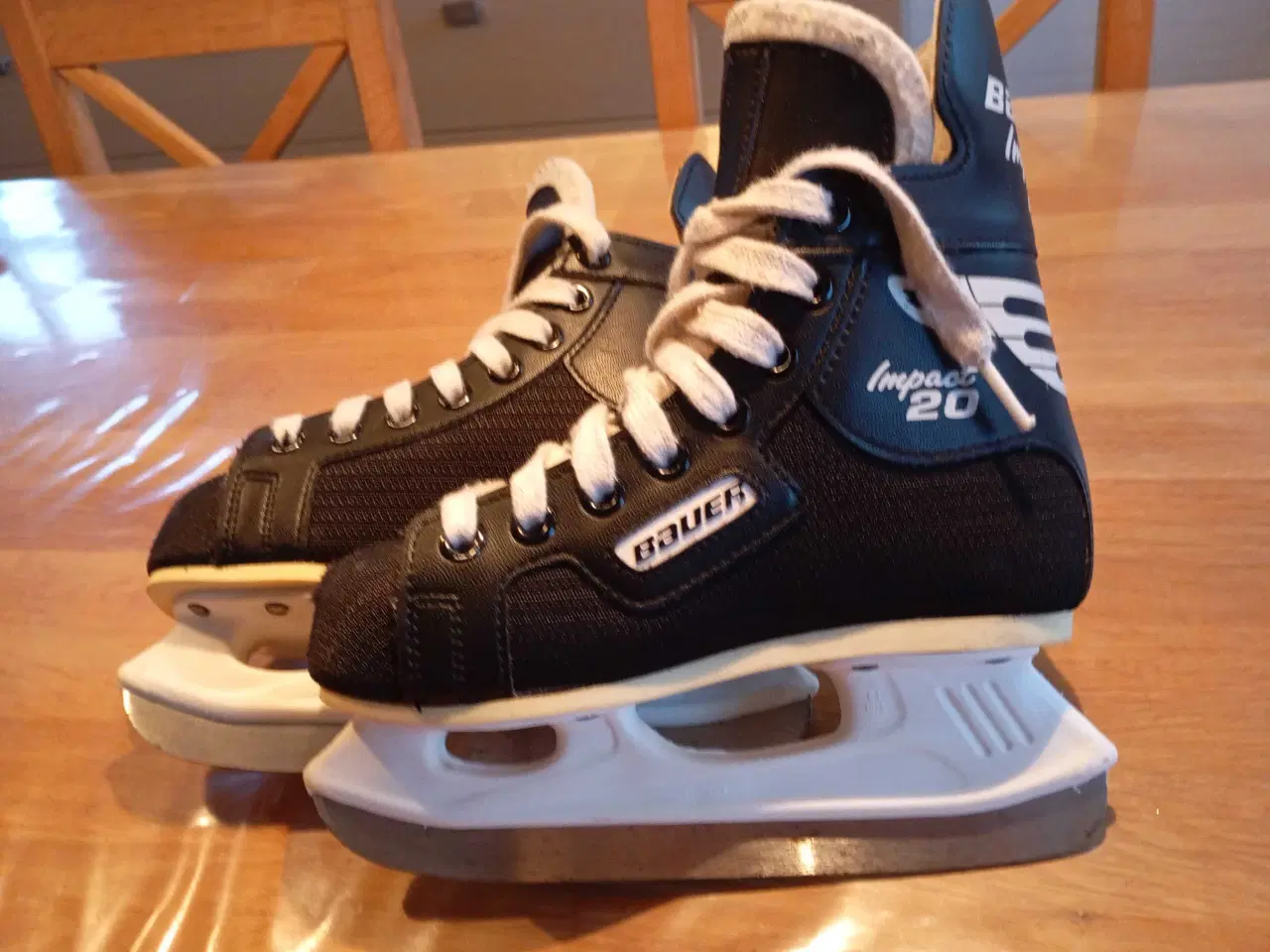 Billede 1 - Børne skøjter. Str. 30 / 12 år