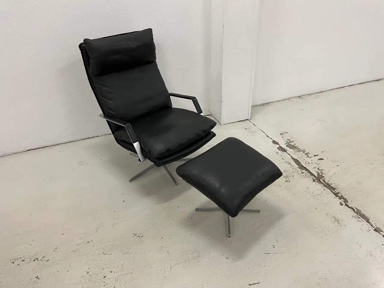Billede 2 - Søren Lund SL330 hvilestol m/skammel i sort solid.