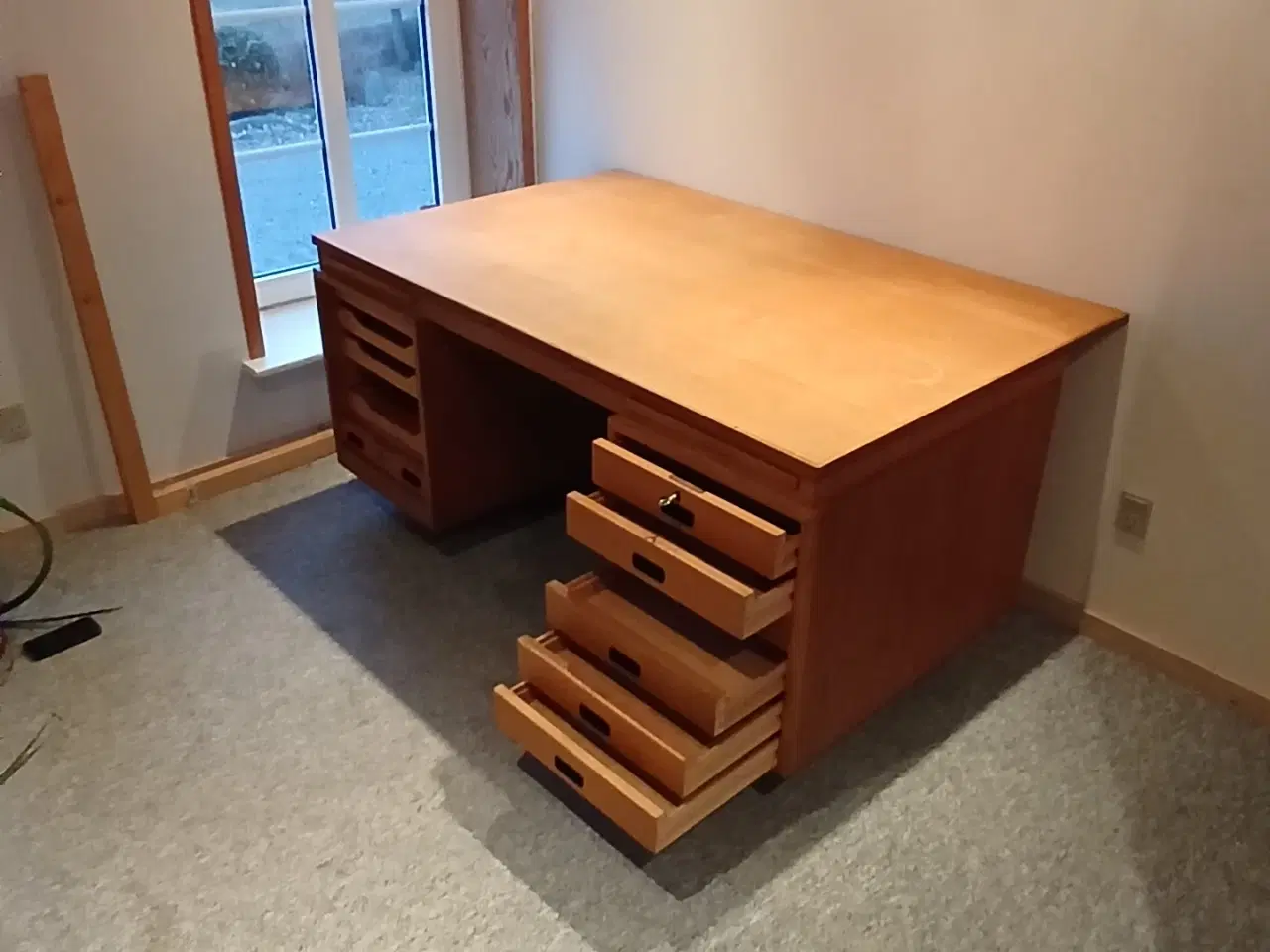 Billede 3 - Stor kontorskrivebord