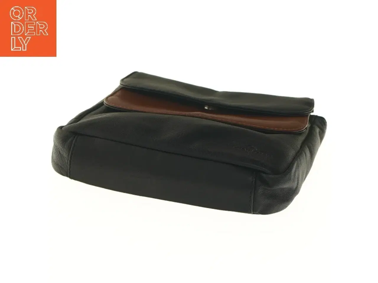 Billede 3 - Lille læder skuldertaske fra Charlotte (str. 18x3x19 cm)