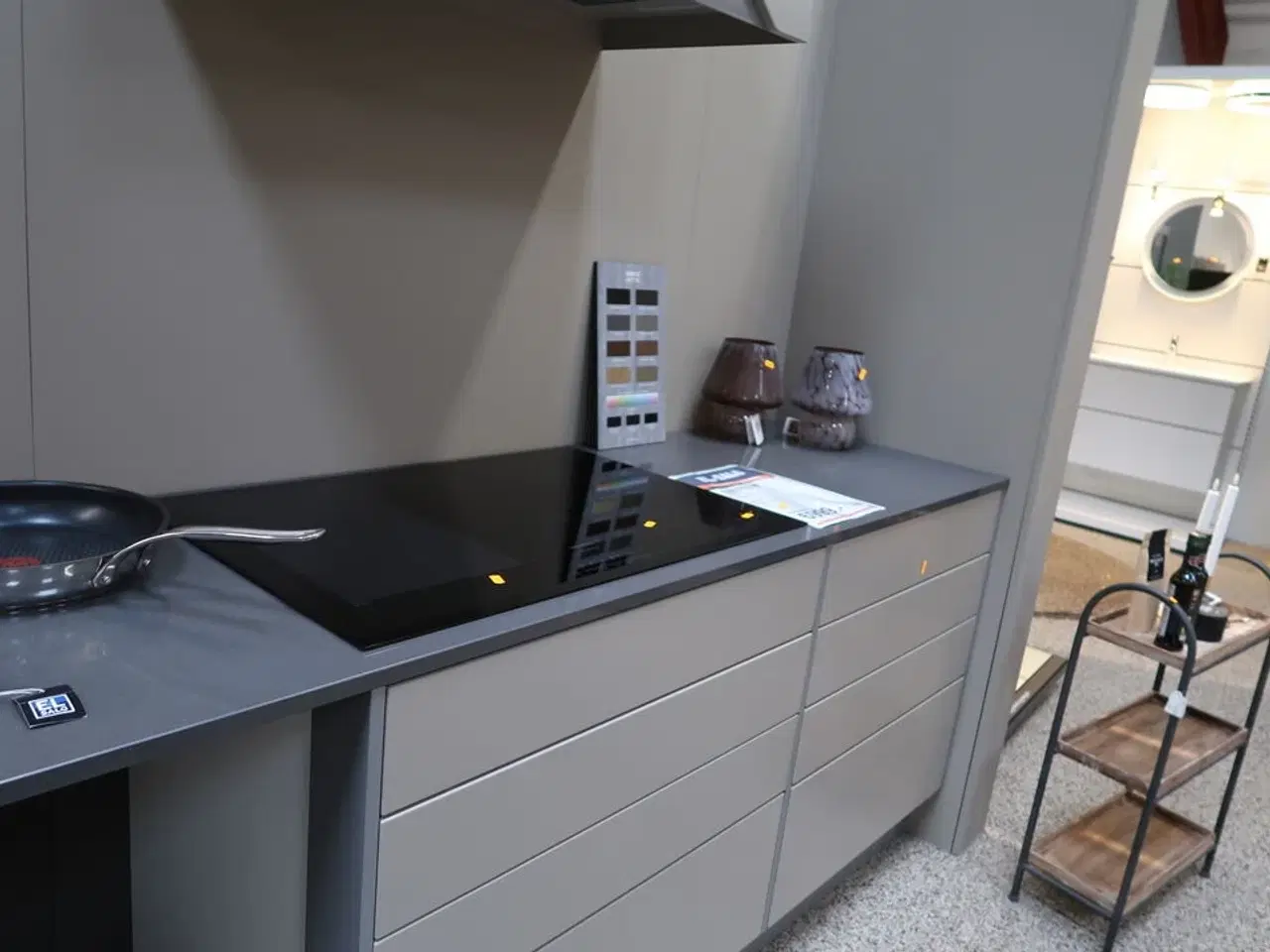 Billede 29 - Køkken NORDANRO uden hårdehvidearer/armatur med stenbordplade SILESTONE