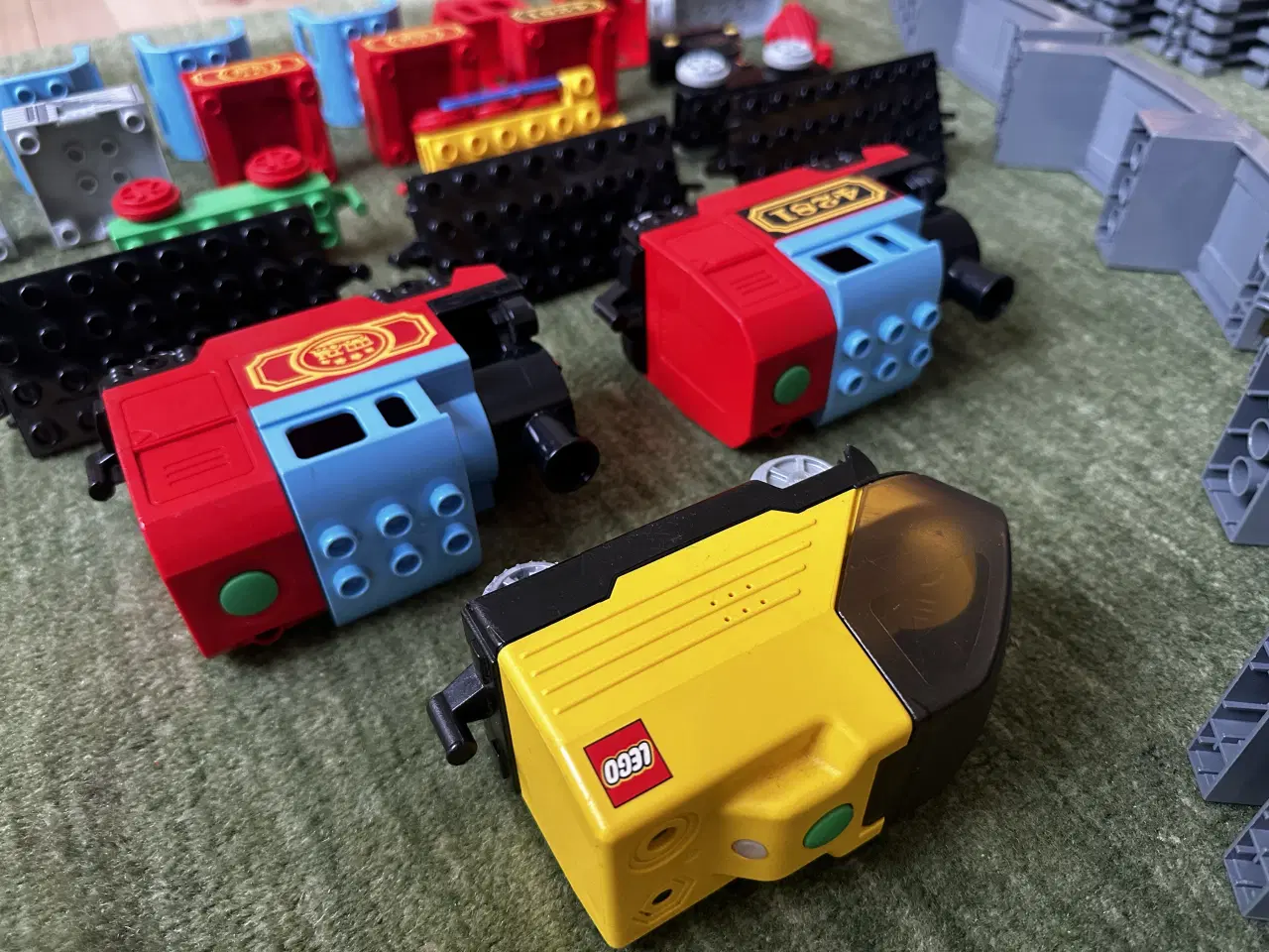 Billede 4 - Stor togbane m. selvkørende tog – mange skinner